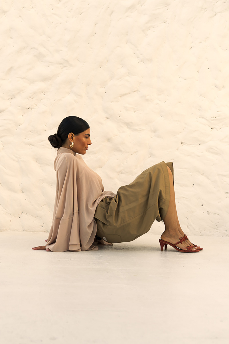 Mule em couro com design autoral